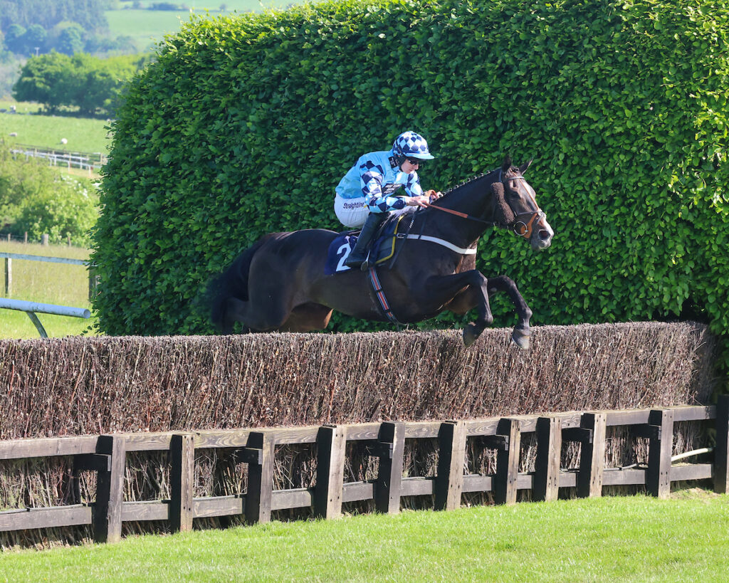 BACKBYJET WINS HIS FIRST CHASE